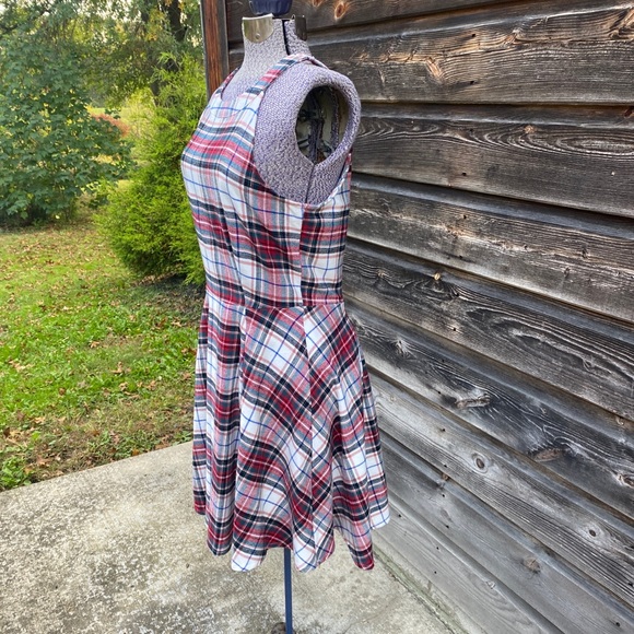 Copper Key Plaid Sleeveless Flannel Dress - Picture 3 of 9